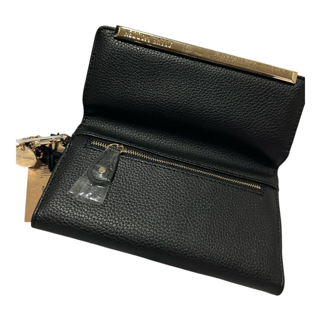 Cartera Steve Madden Negra – Estilo Clutch con Detalle Dorado